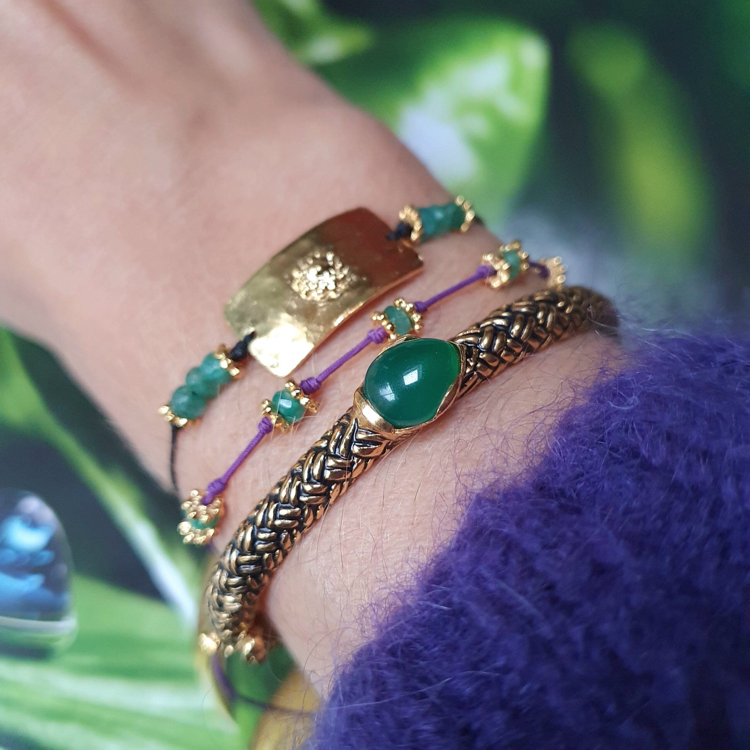 Bangle serpent agate, bracelet Maya 9 émeraudes, bracelet médaille émeraude