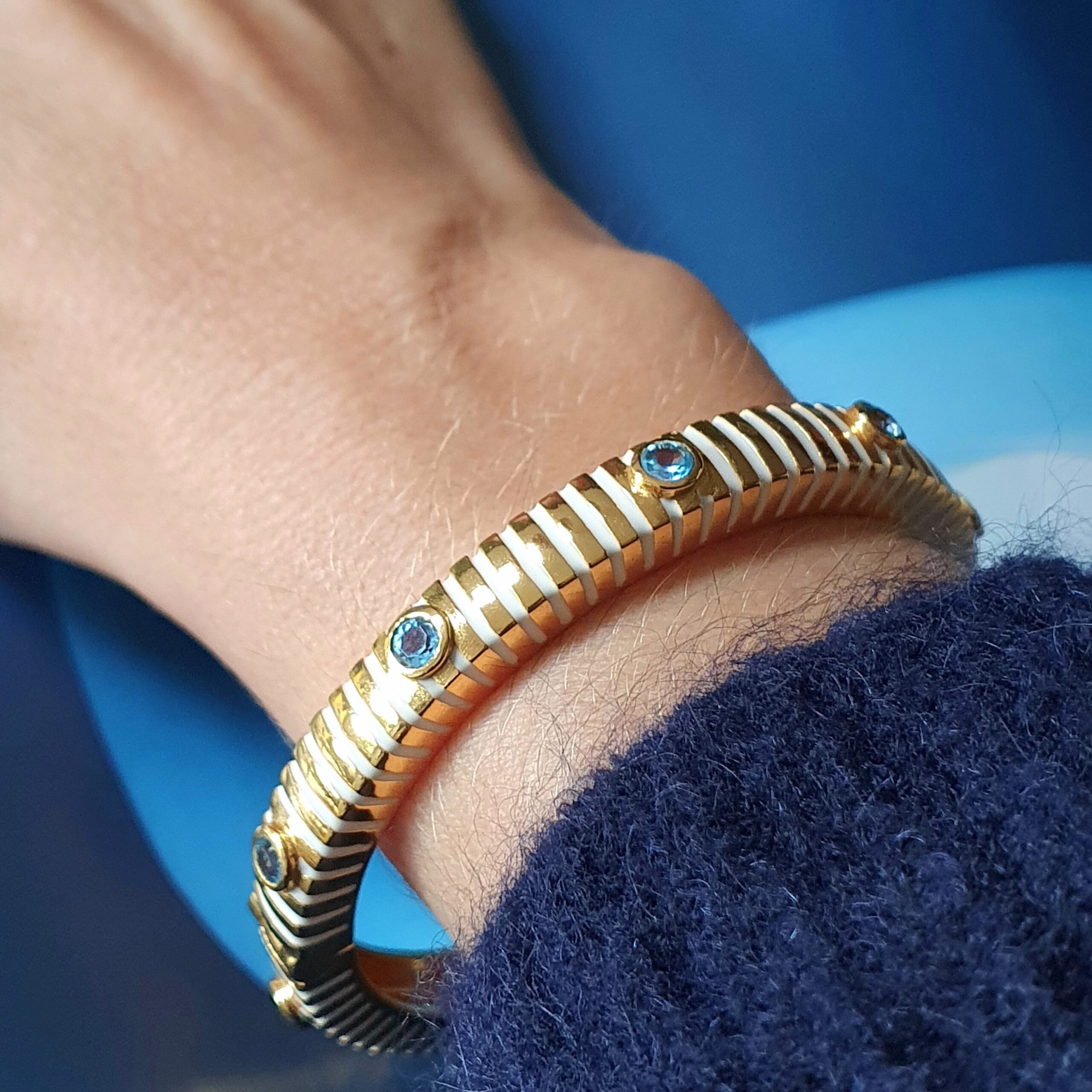 Bangle strié topaze bleue