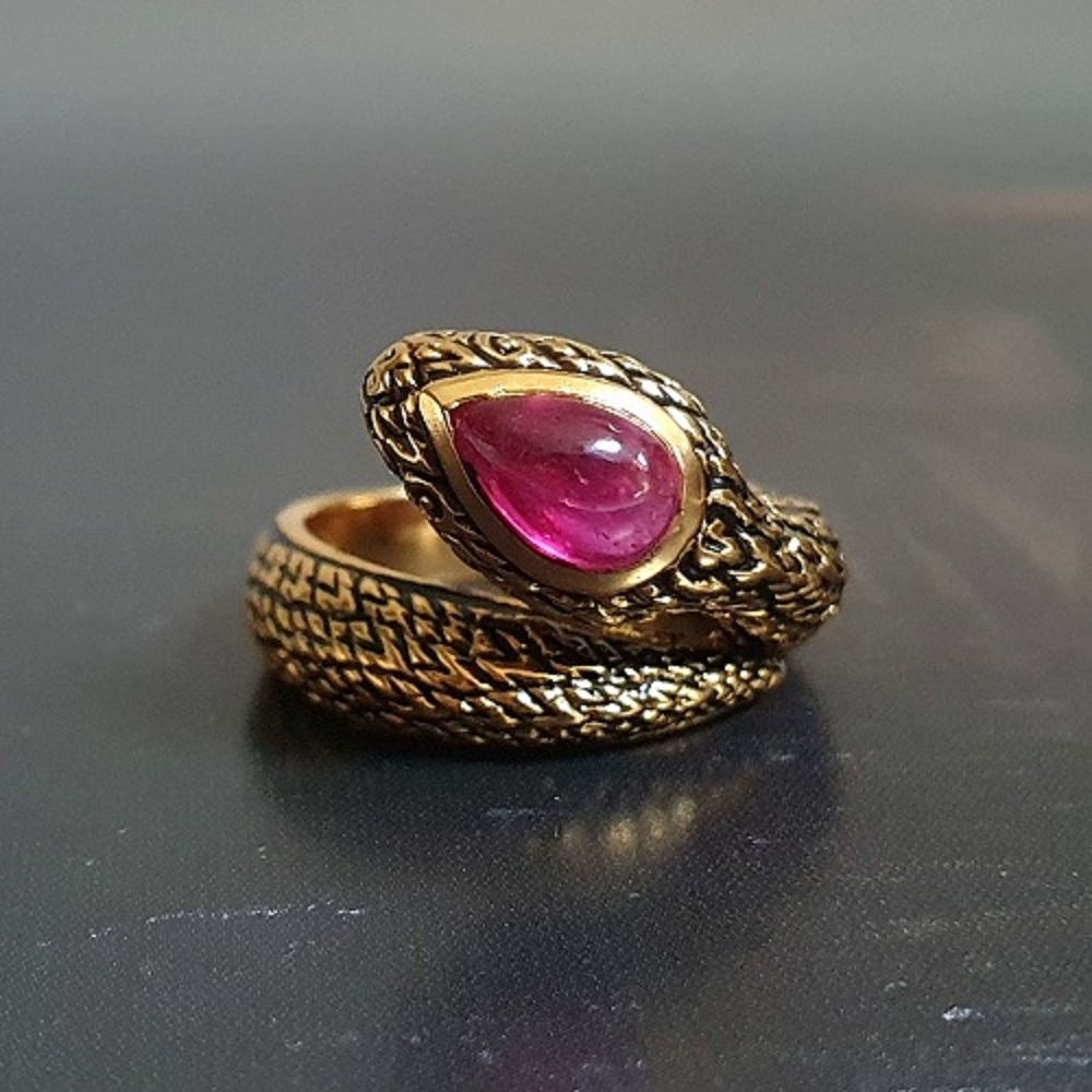 Bague serpent rubis