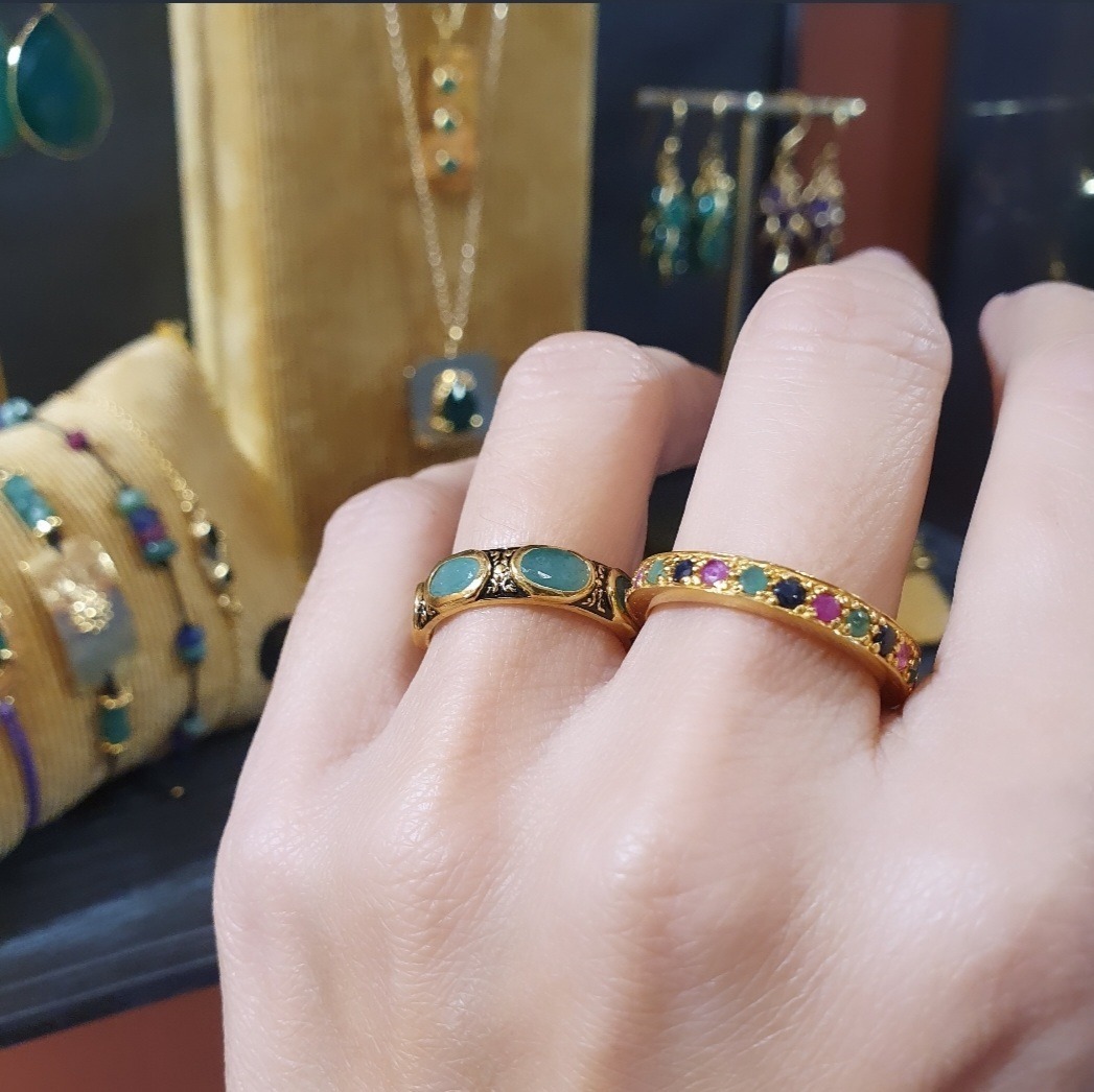 Bague Romy émeraude et bague alliance multicolore