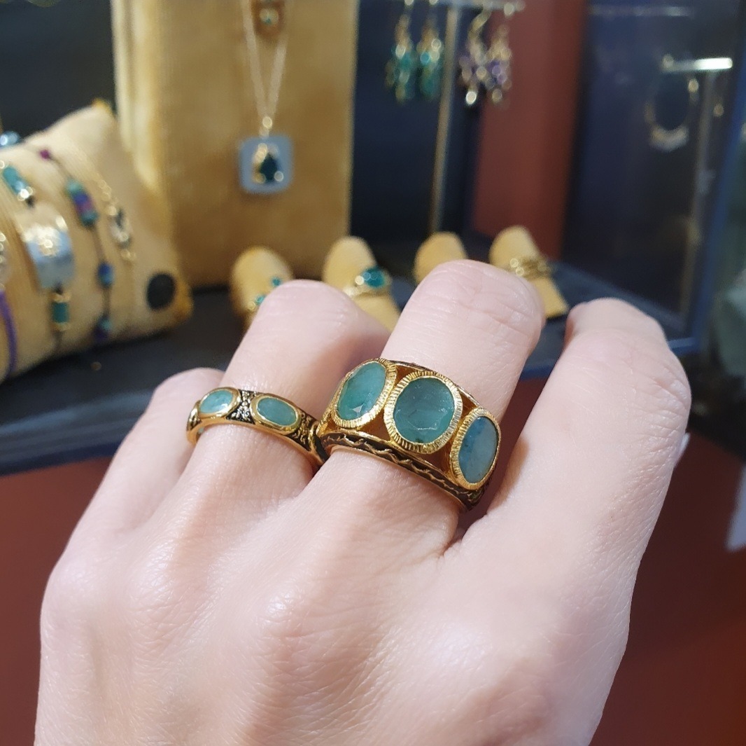 Bague Romy émeraude et bague Hera émeraude