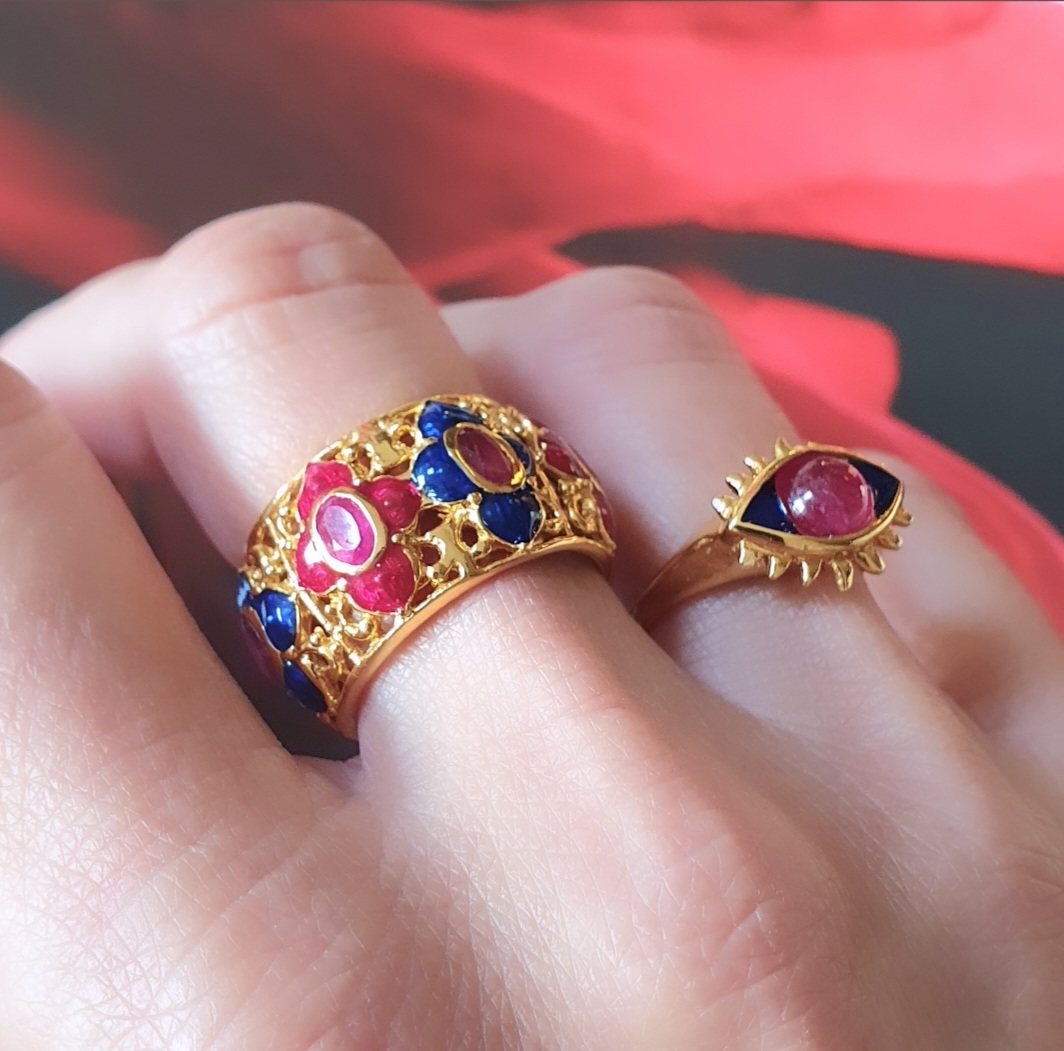 Bague dentelle fleur et bague oeil rubis