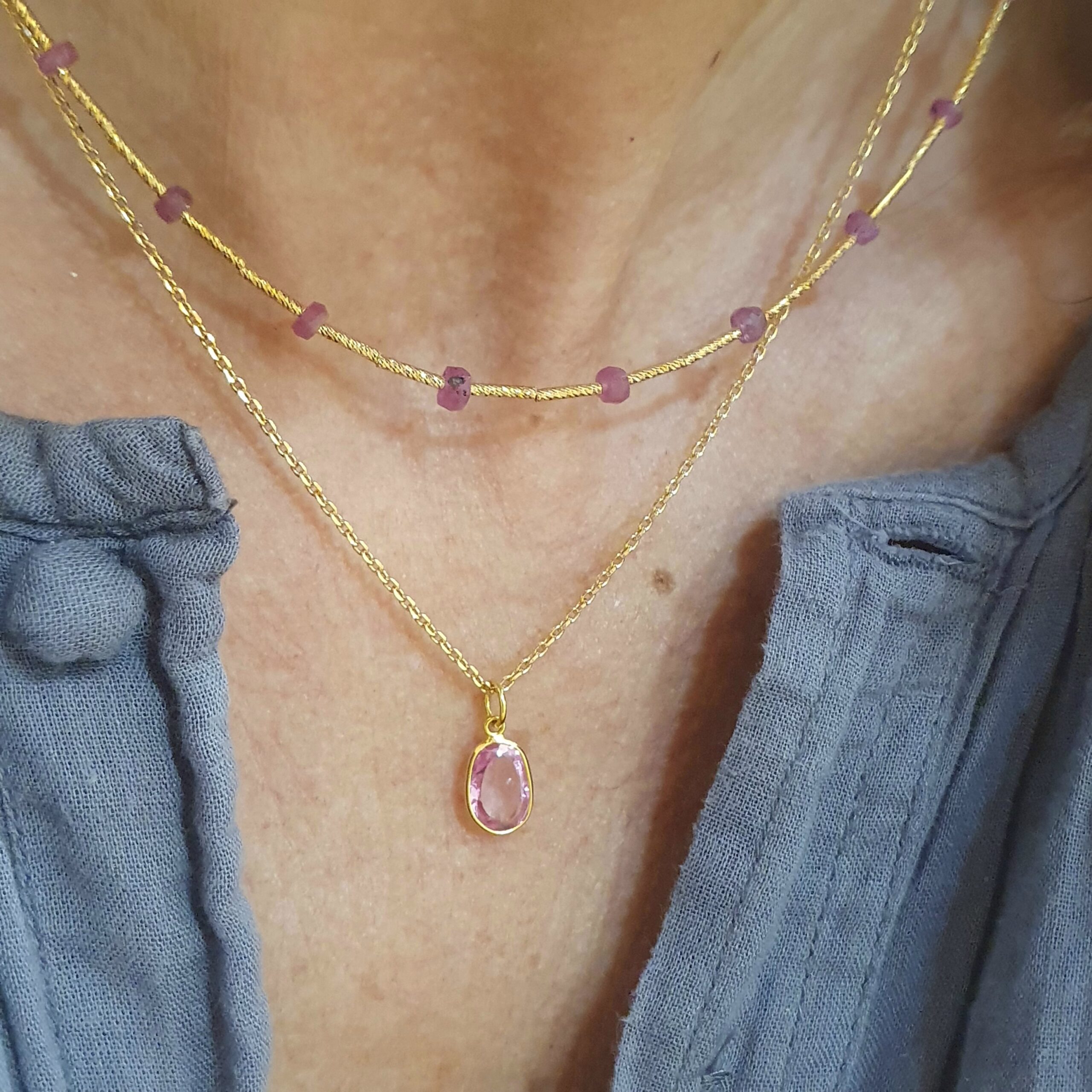 Collier tube rubis rose et collier saphir rose