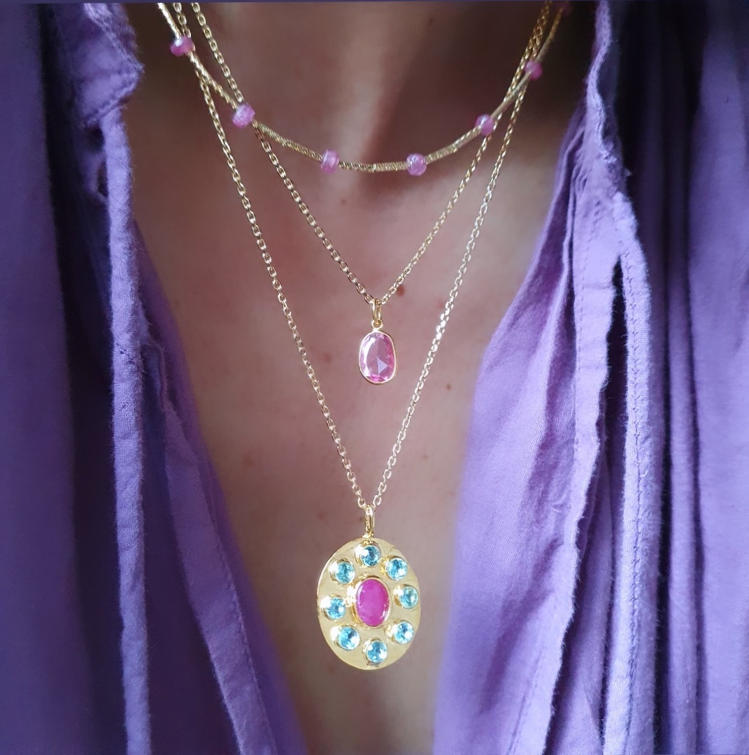 Collier tube rubis rose, collier saphir rose, collier Camélia topaze rubis