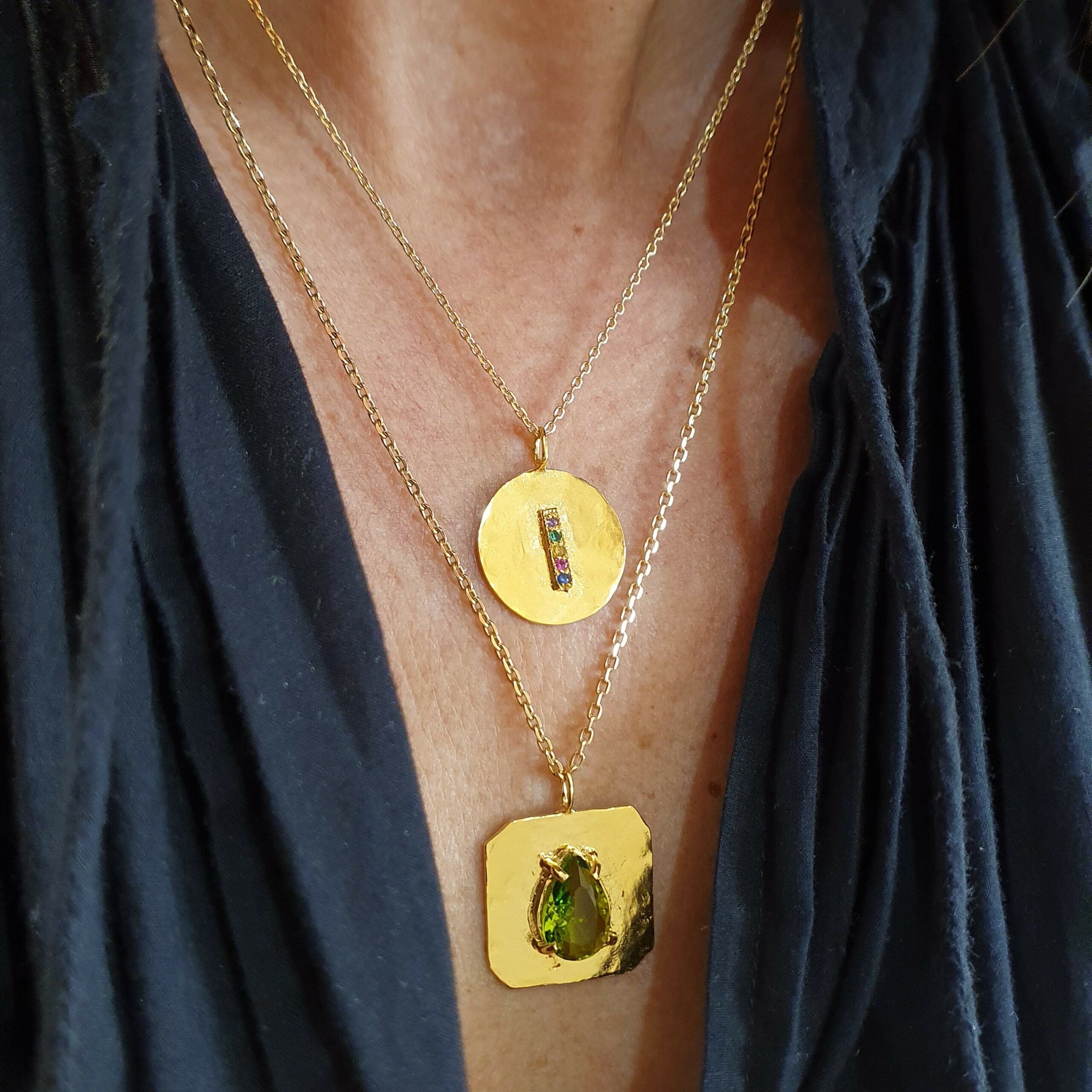 Collier Talisman péridot et collier médaille rainbow