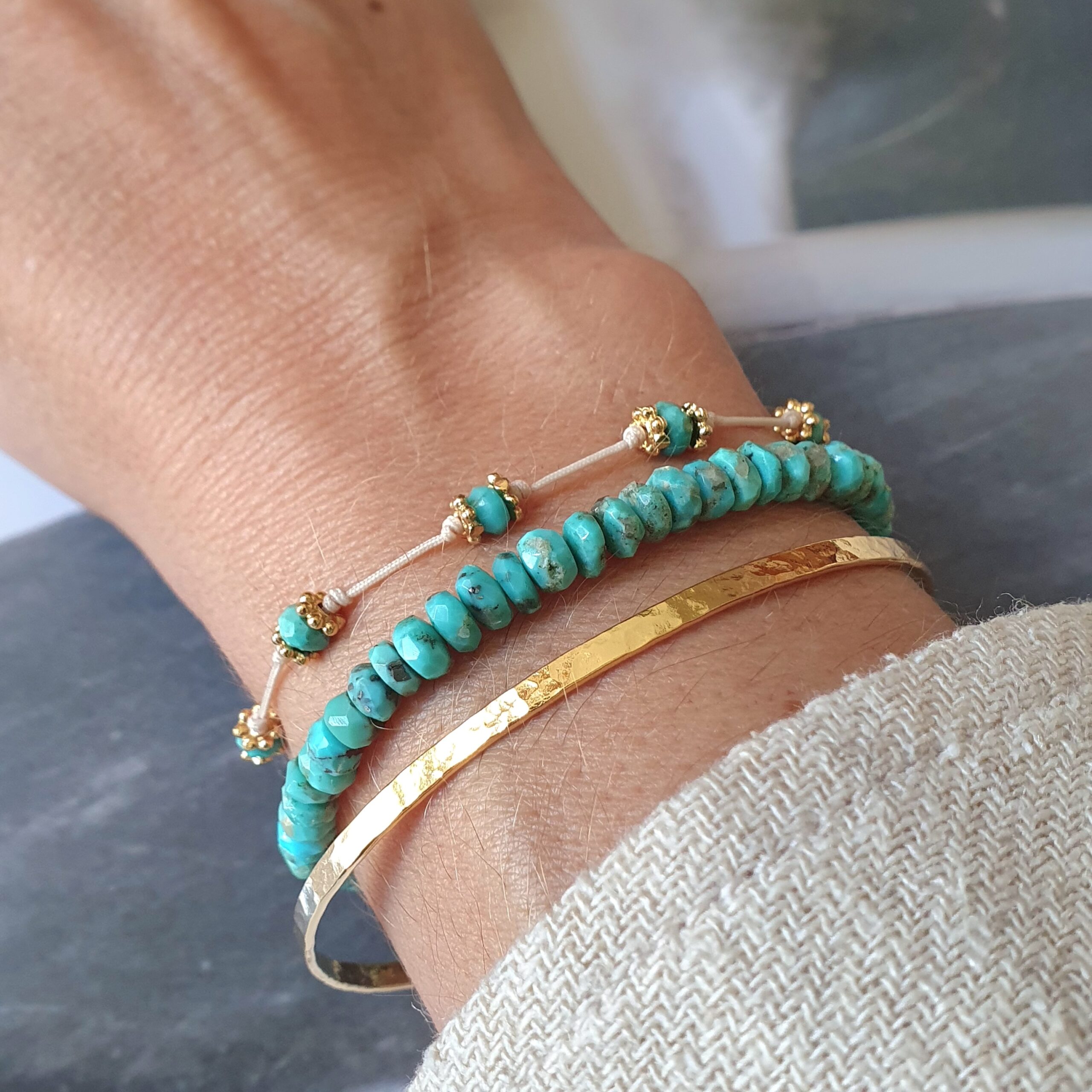 Bracelet turquoise d'Arizona, bracelet Maya turquoise, bangle martelé 2,5 mm
