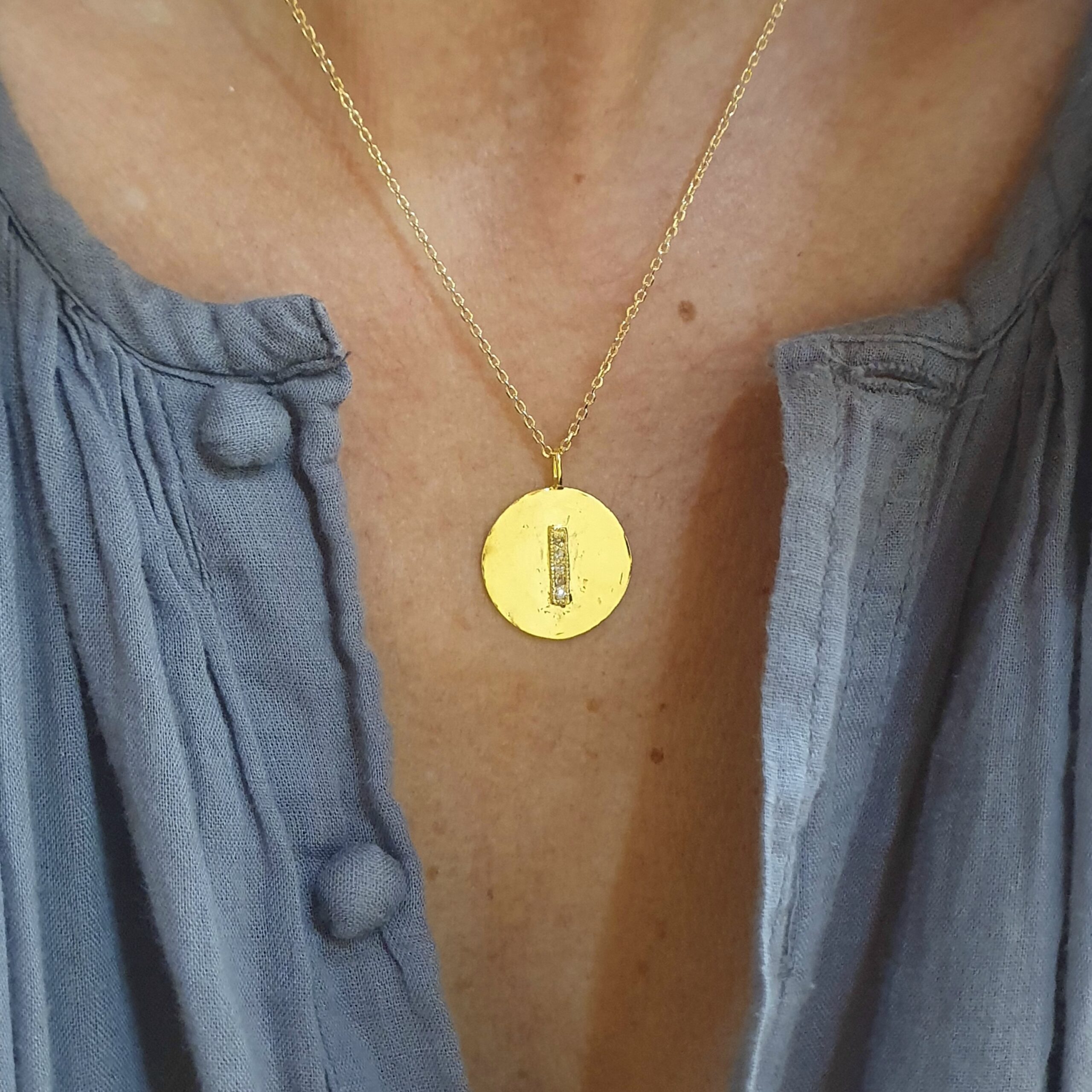 Collier médaille diamants