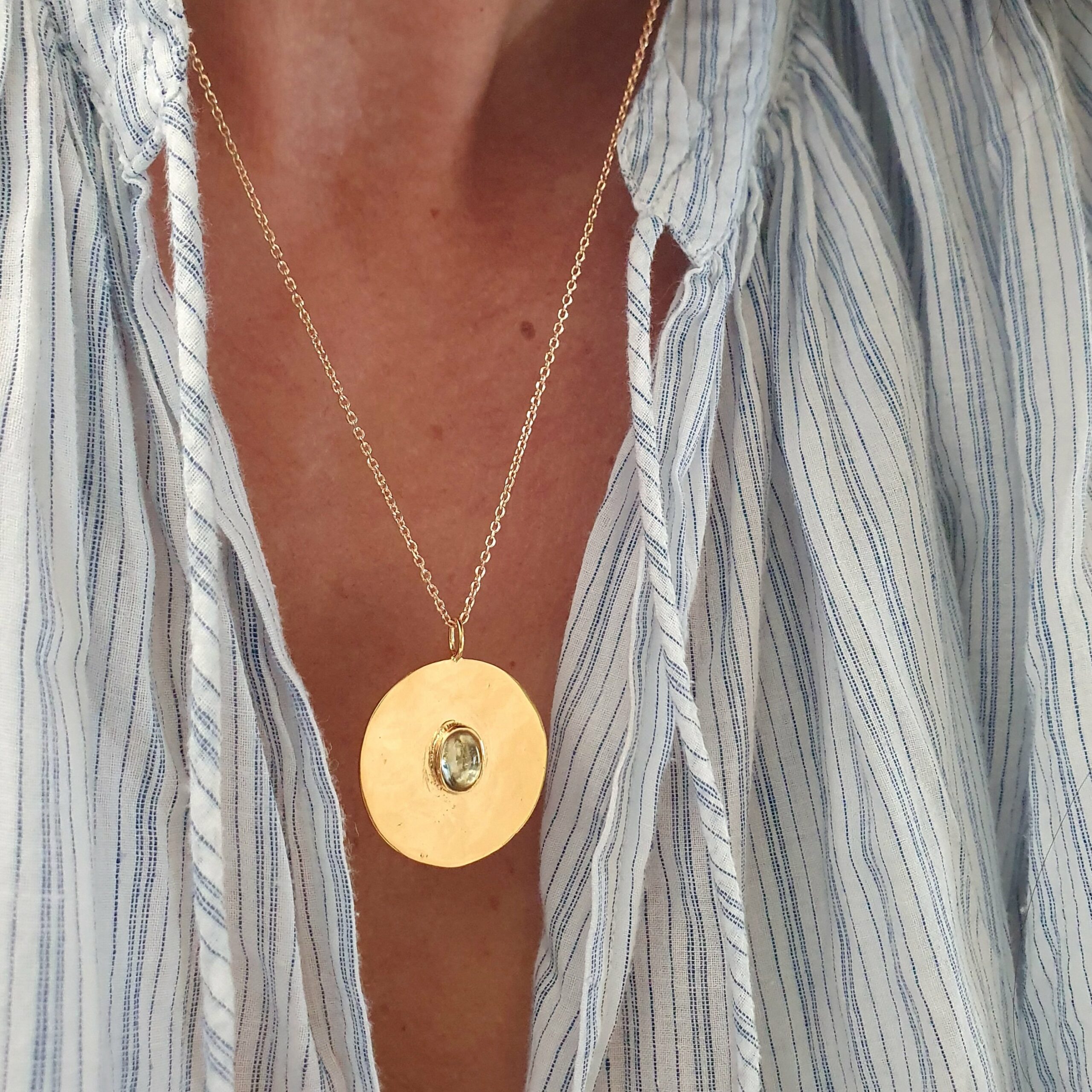 Collier grande médaille topaze