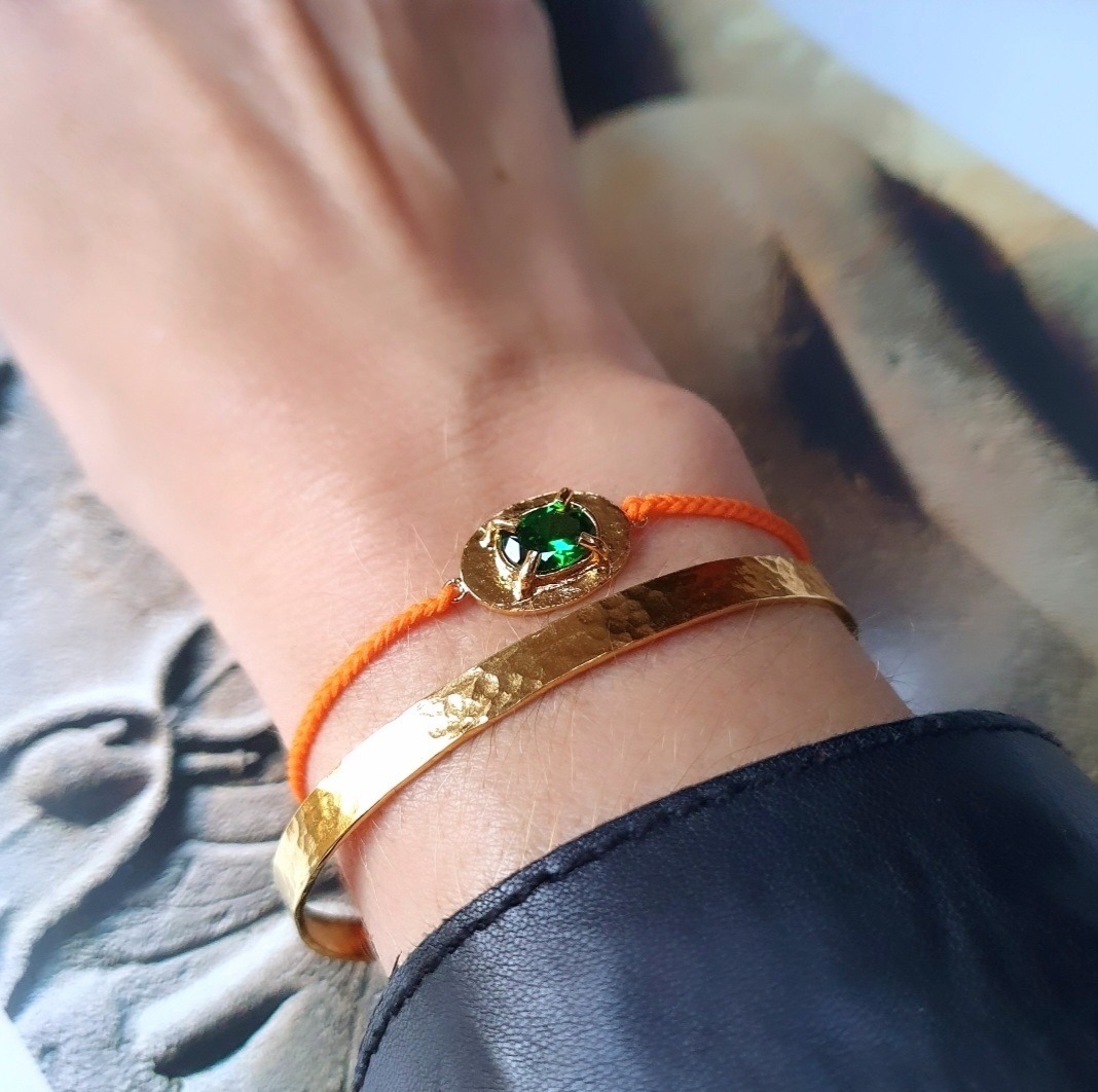 Bracelet talisman orange onyx et bangle martelé 5 mm