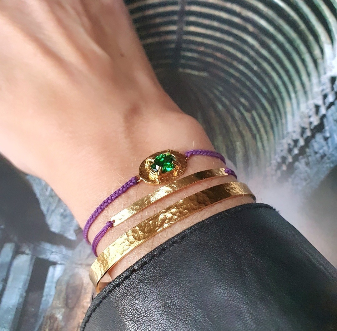 Bracelet talisman violet onyx, bracelet barrette cordon violet et bangle martelé 5 mm