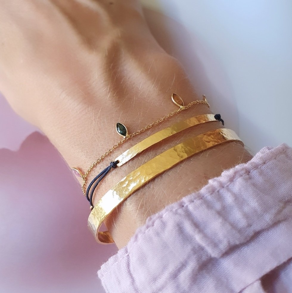 Bangle martelé 5 mm, bracelet barrette cordon marine et bracelet pampilles tourmaline