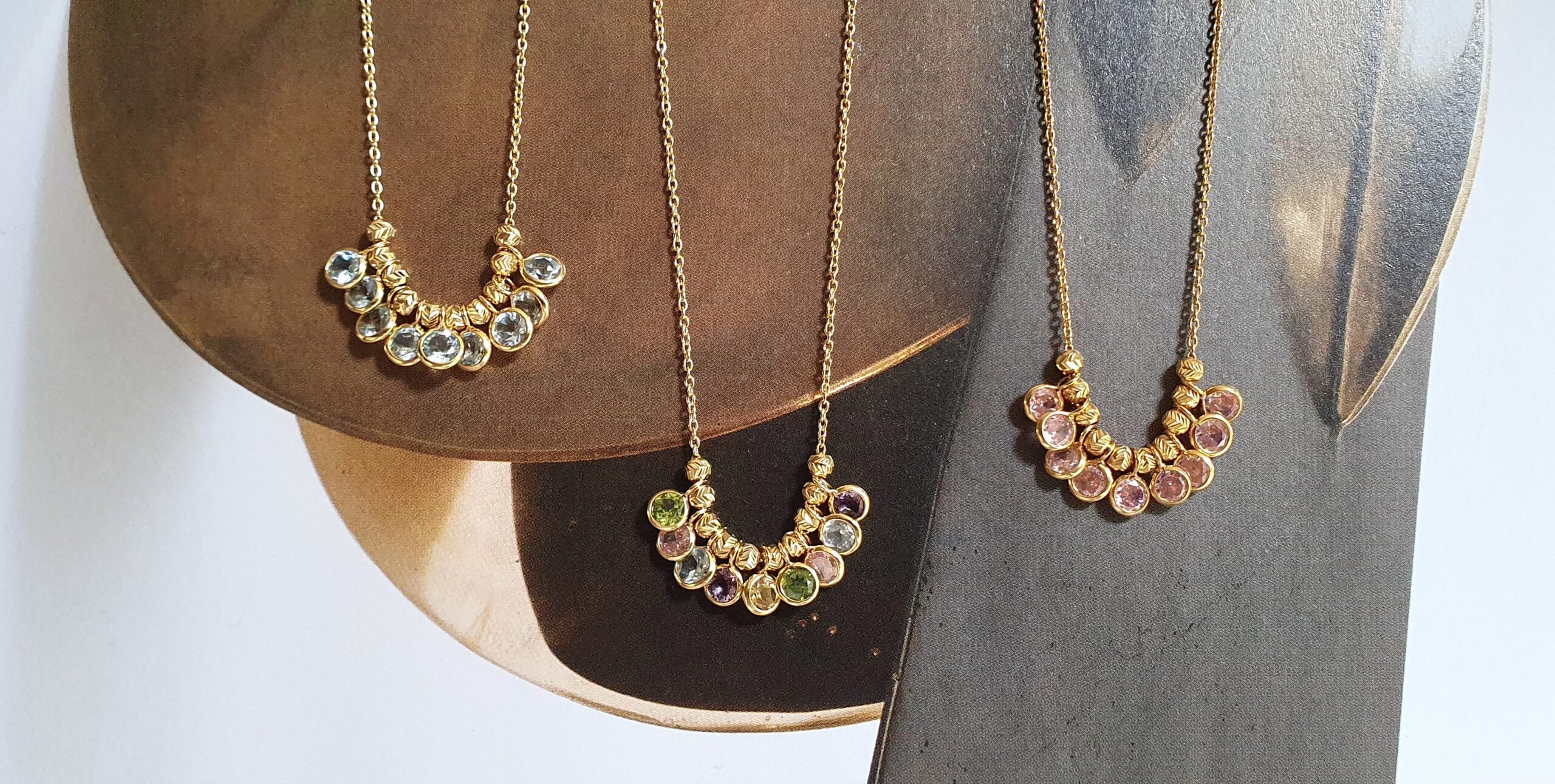 Collier Camélia onyx rubis et collier Camélia topaze rubis