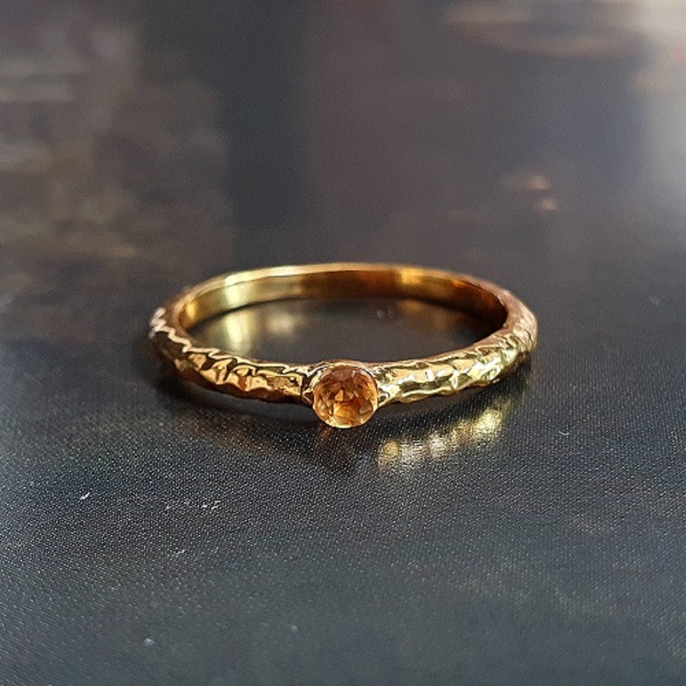 Bague fine martelée citrine